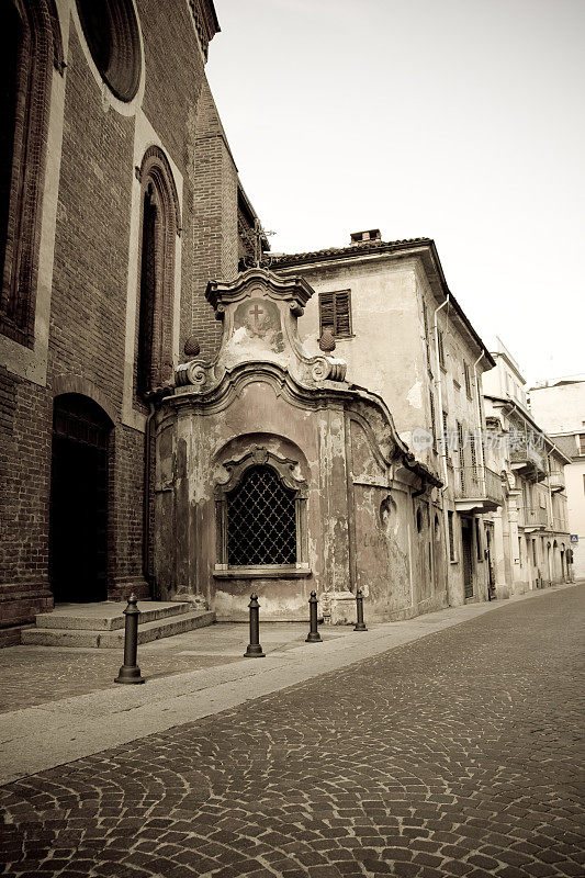 古老的教堂在维格瓦诺，伦巴迪亚- Sepia色调